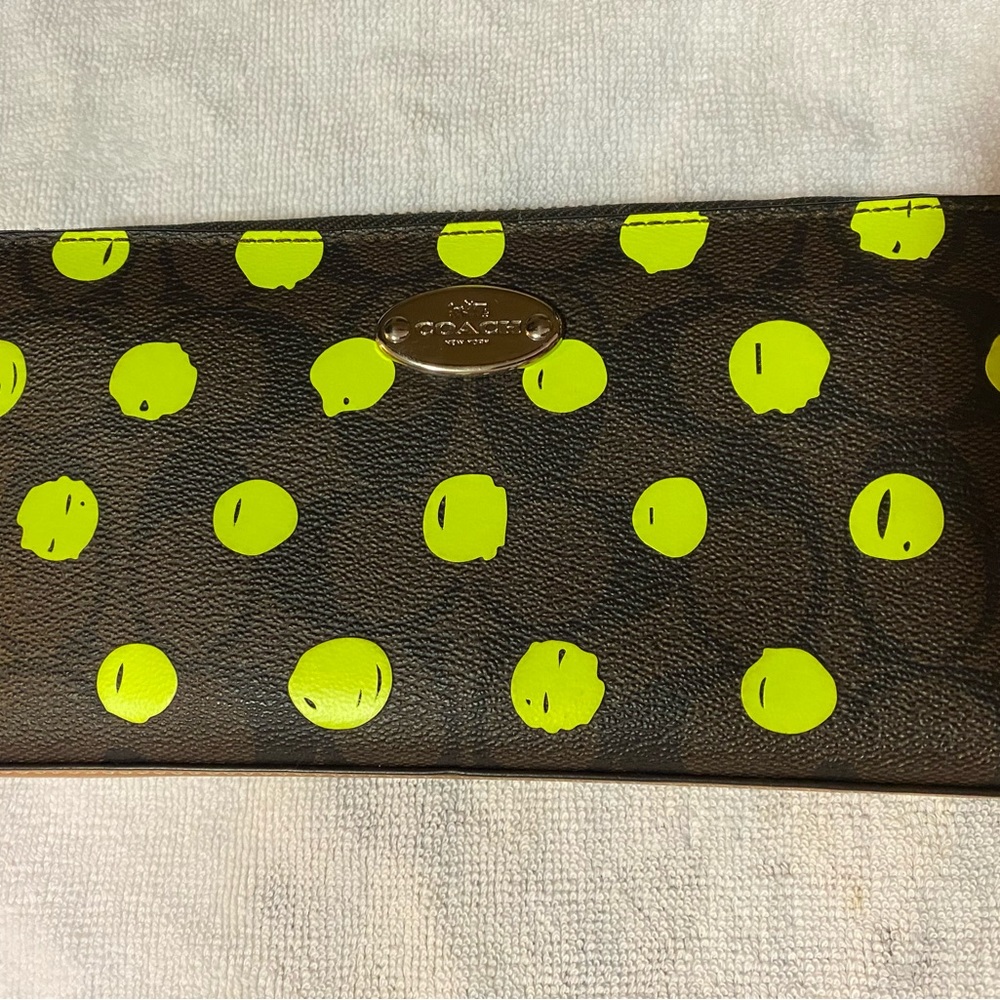 Long zip around wallet